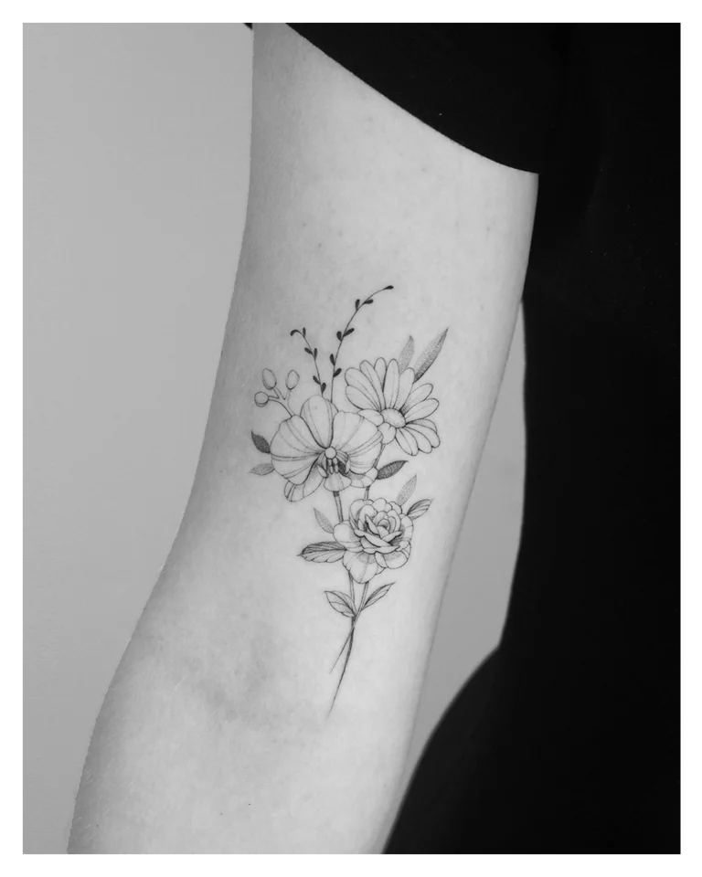 geboorte-bloemtattoo-fine-line